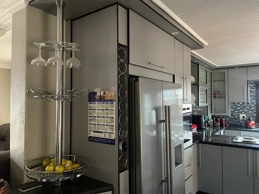 3 Bedroom Property for Sale in Mahube Valley Gauteng