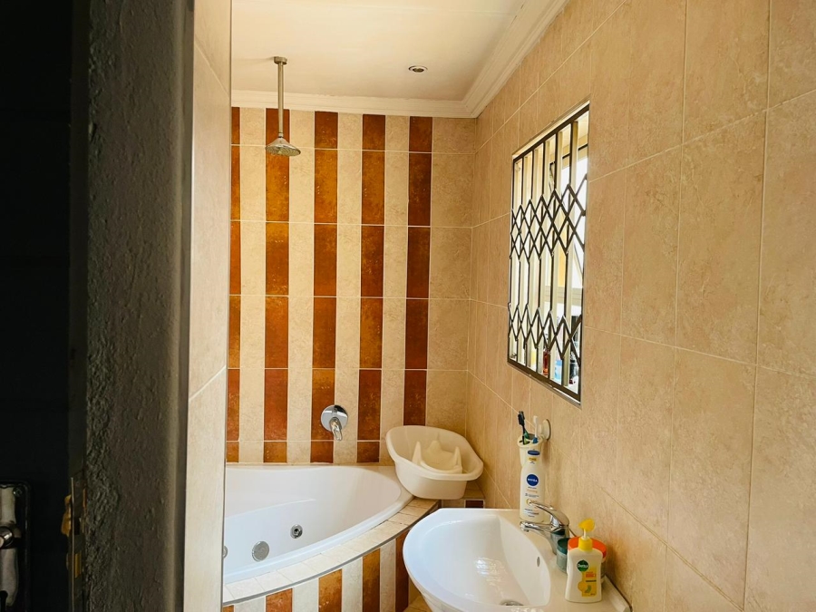 3 Bedroom Property for Sale in Mahube Valley Gauteng