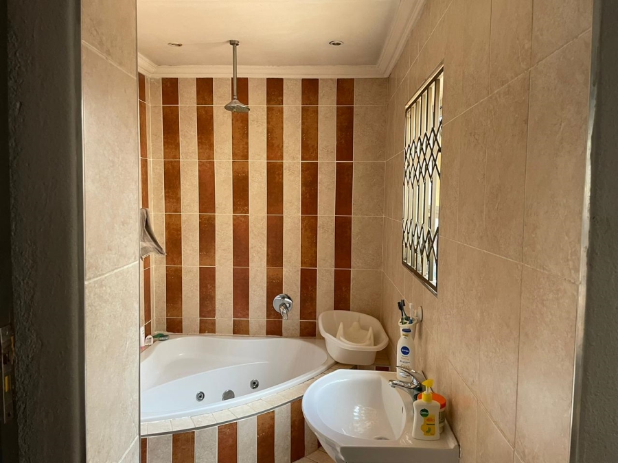 3 Bedroom Property for Sale in Mahube Valley Gauteng