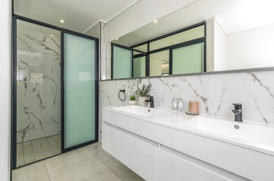 To Let 3 Bedroom Property for Rent in Waterfall Gauteng