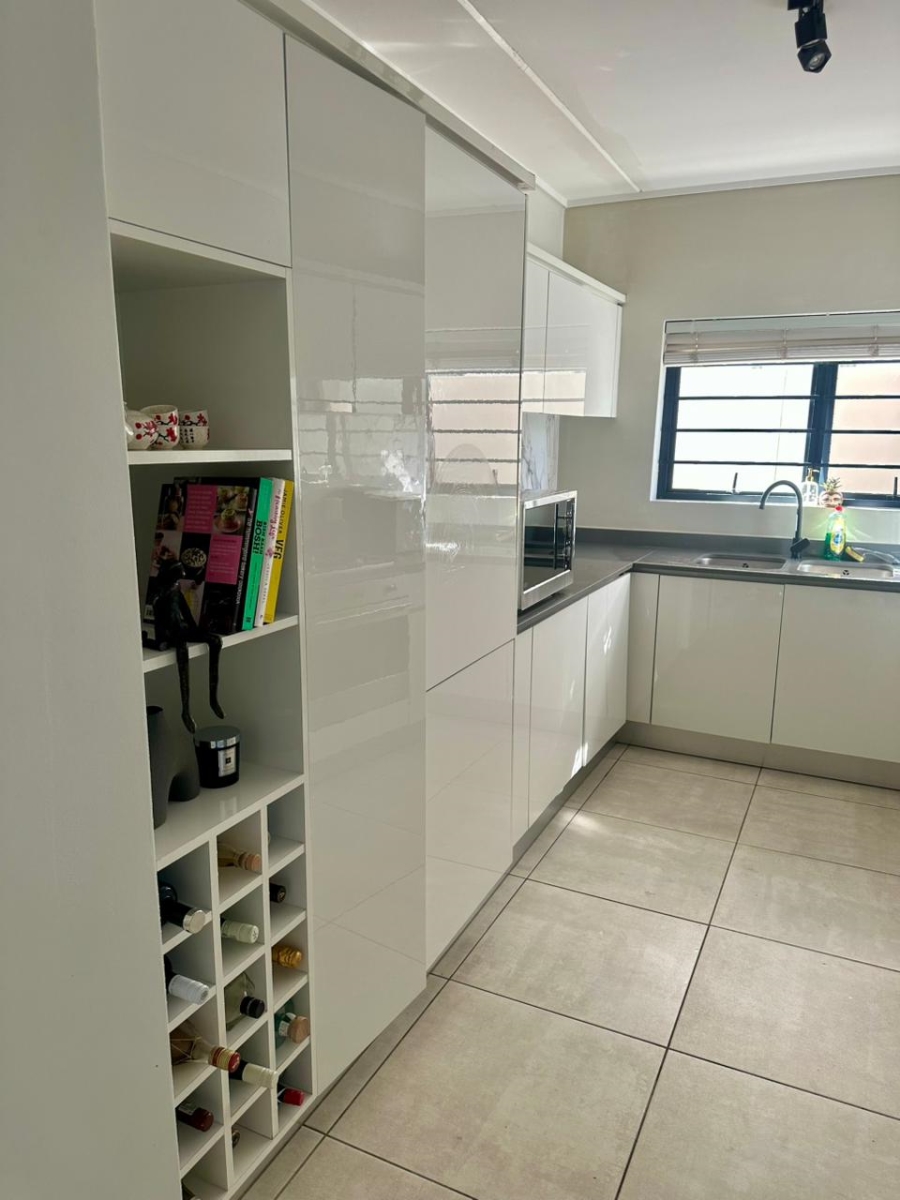 To Let 3 Bedroom Property for Rent in Waterfall Gauteng