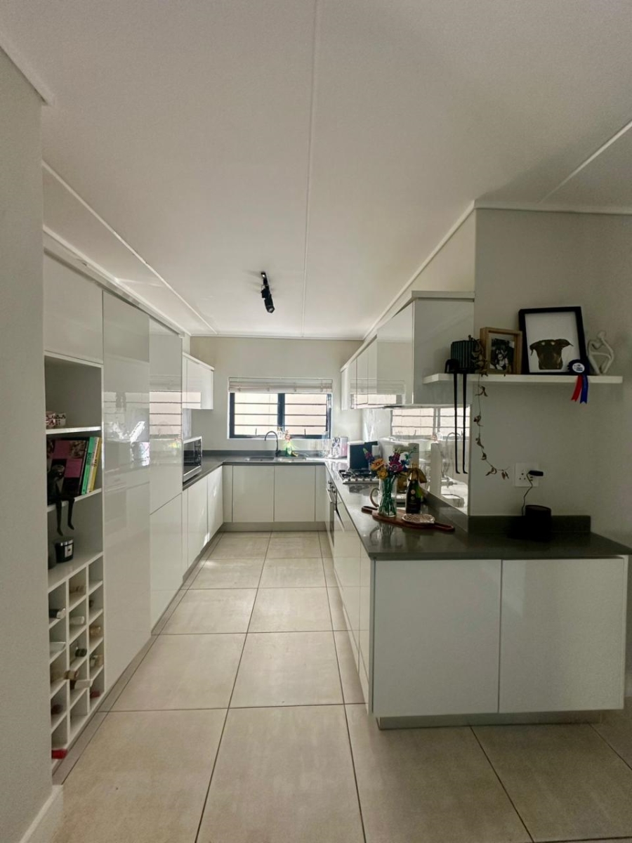 To Let 3 Bedroom Property for Rent in Waterfall Gauteng