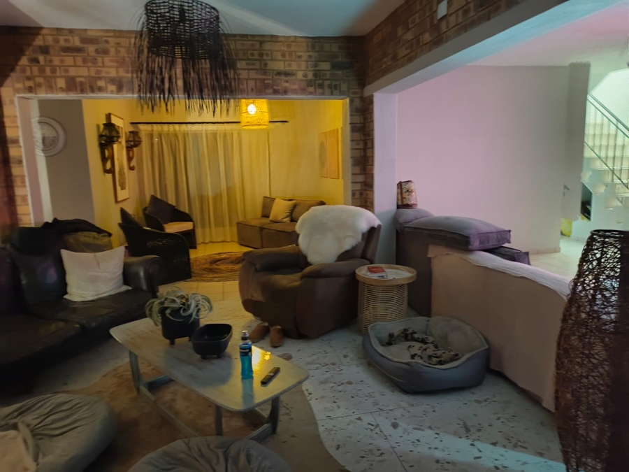 4 Bedroom Property for Sale in Silver Lakes Gauteng