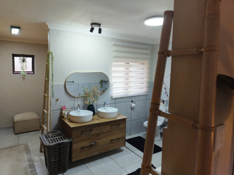 4 Bedroom Property for Sale in Silver Lakes Gauteng