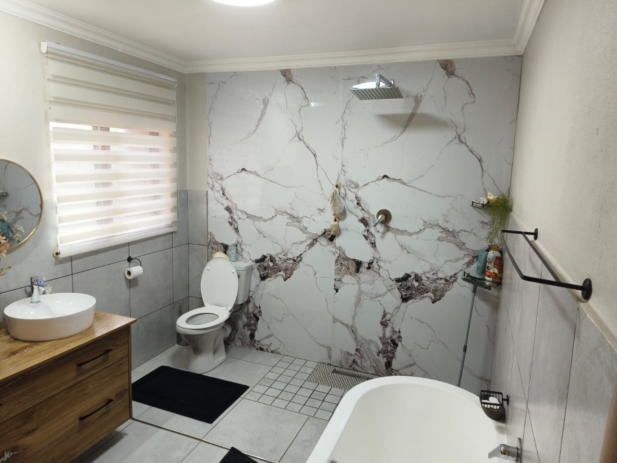 4 Bedroom Property for Sale in Silver Lakes Gauteng