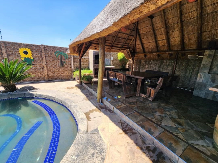 4 Bedroom Property for Sale in Sonneveld Gauteng