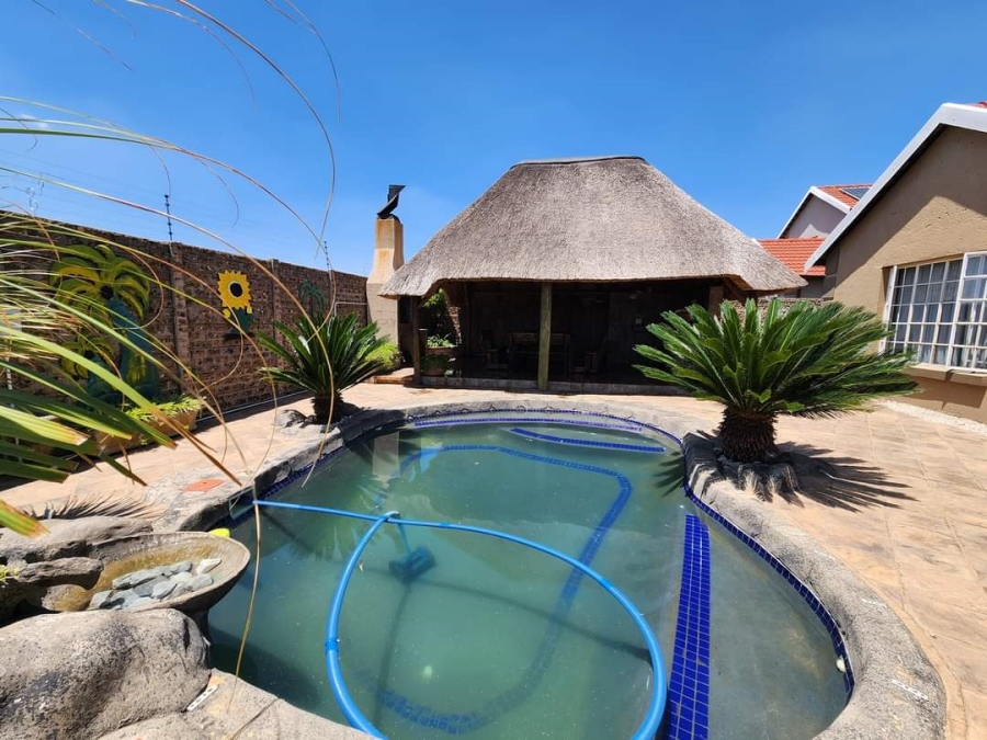 4 Bedroom Property for Sale in Sonneveld Gauteng