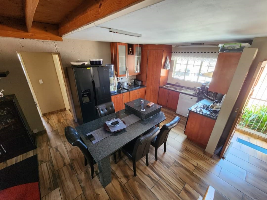 4 Bedroom Property for Sale in Sonneveld Gauteng