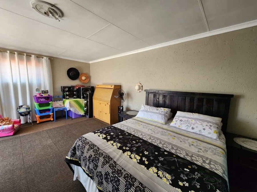 4 Bedroom Property for Sale in Sonneveld Gauteng