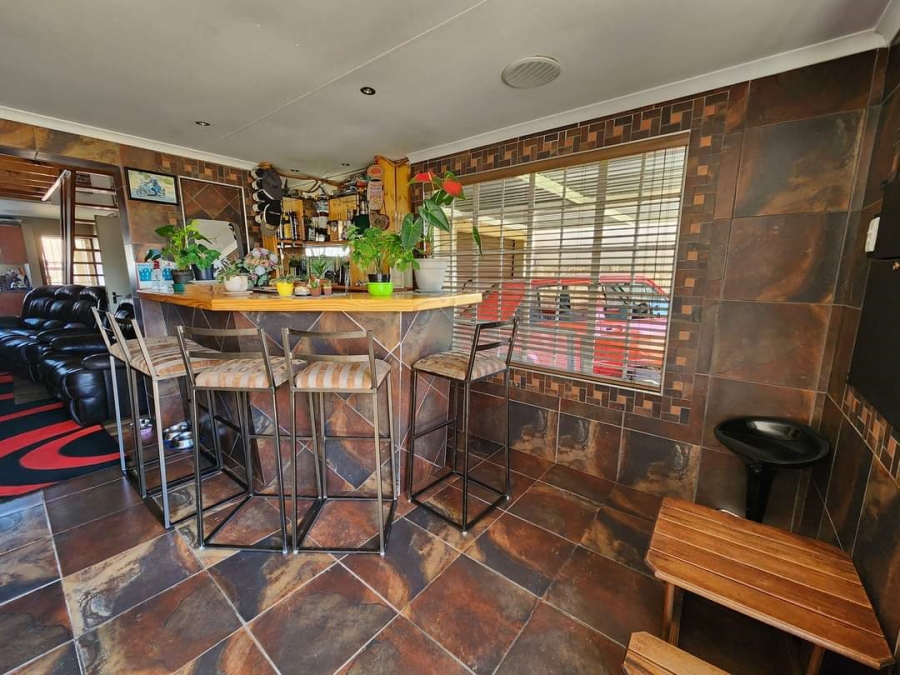 4 Bedroom Property for Sale in Sonneveld Gauteng