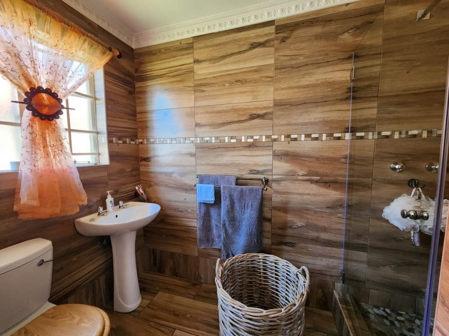 4 Bedroom Property for Sale in Sonneveld Gauteng