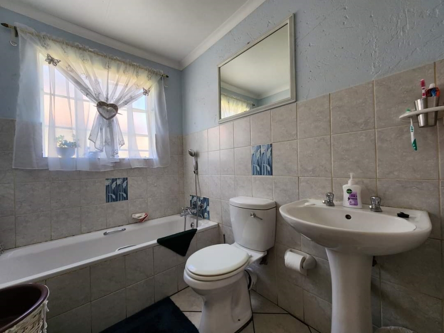 4 Bedroom Property for Sale in Sonneveld Gauteng