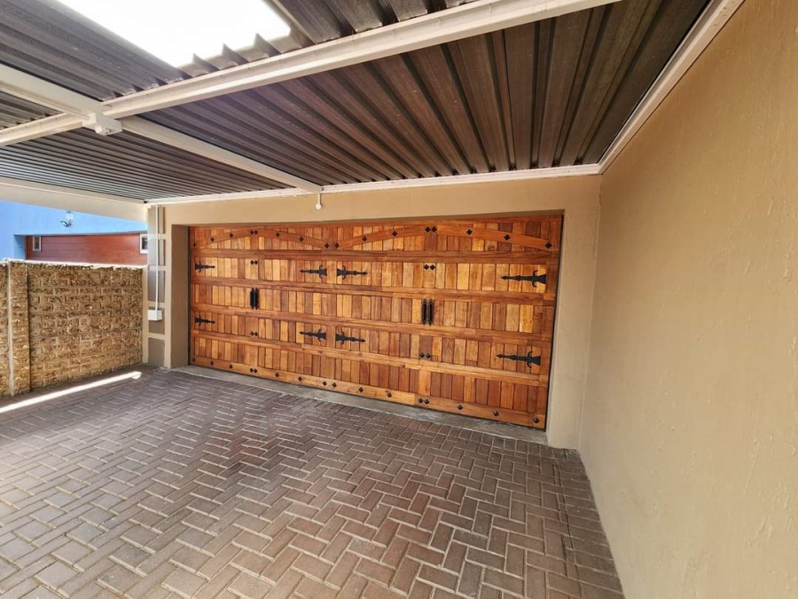 4 Bedroom Property for Sale in Sonneveld Gauteng