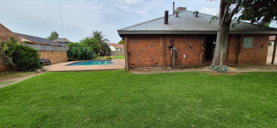 4 Bedroom Property for Sale in Dal Fouche Gauteng