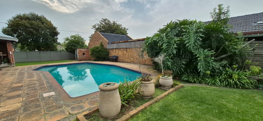 4 Bedroom Property for Sale in Dal Fouche Gauteng