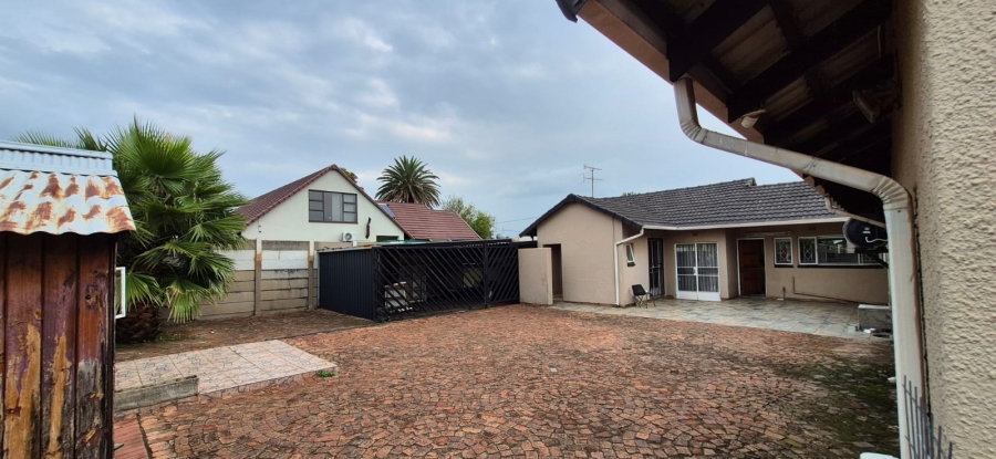 4 Bedroom Property for Sale in Dal Fouche Gauteng