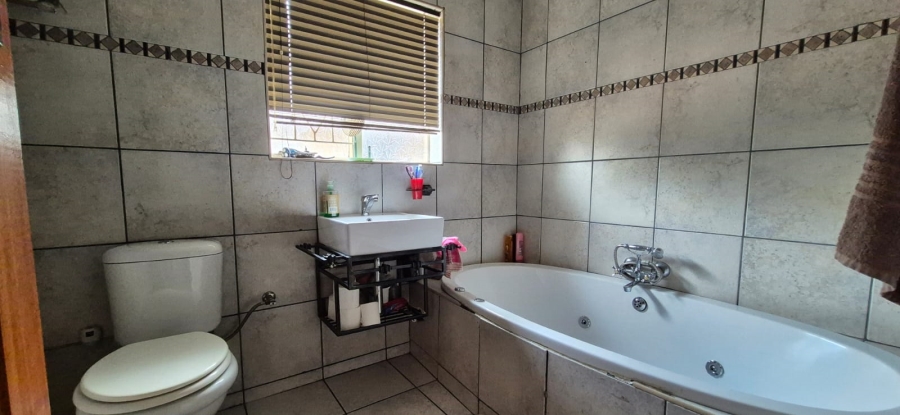 4 Bedroom Property for Sale in Dal Fouche Gauteng
