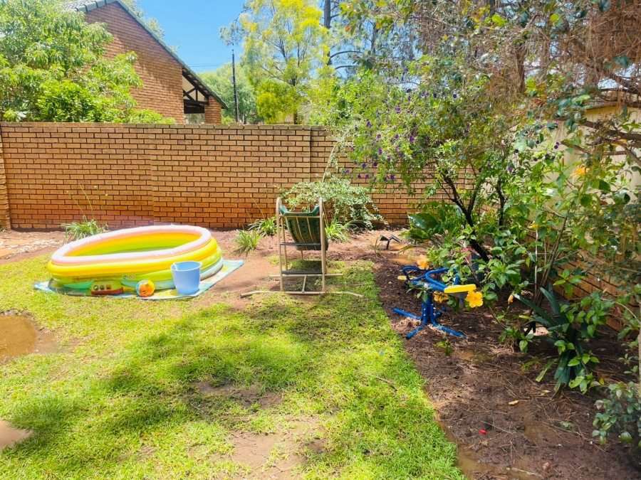 3 Bedroom Property for Sale in Die Hoewes Gauteng