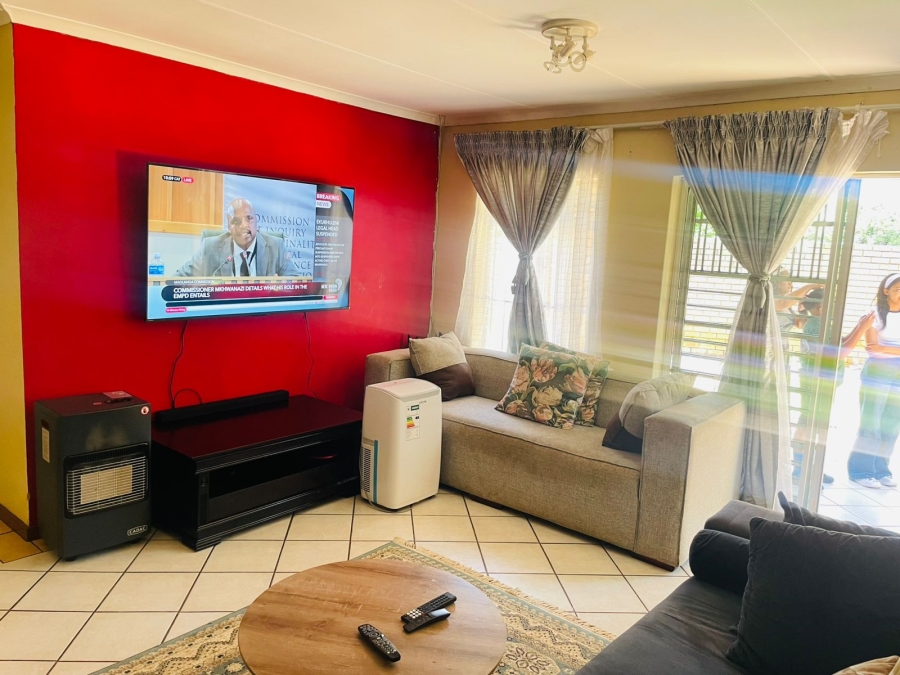 3 Bedroom Property for Sale in Die Hoewes Gauteng