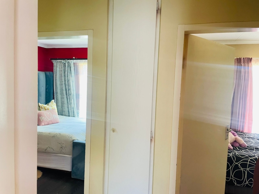 3 Bedroom Property for Sale in Die Hoewes Gauteng