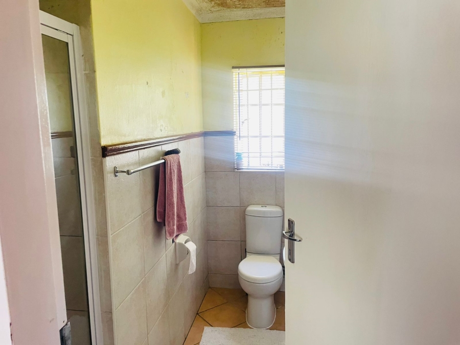 3 Bedroom Property for Sale in Die Hoewes Gauteng