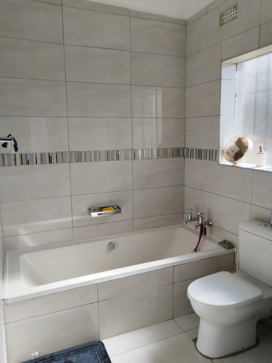 To Let 3 Bedroom Property for Rent in Birch Acres Gauteng