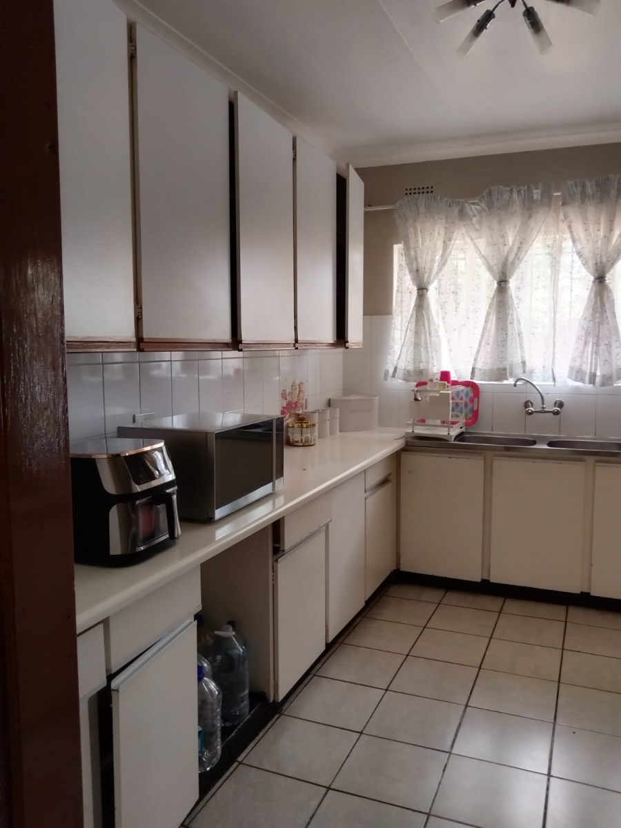 To Let 3 Bedroom Property for Rent in Birch Acres Gauteng