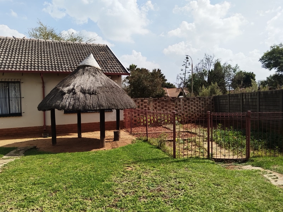 To Let 3 Bedroom Property for Rent in Birch Acres Gauteng
