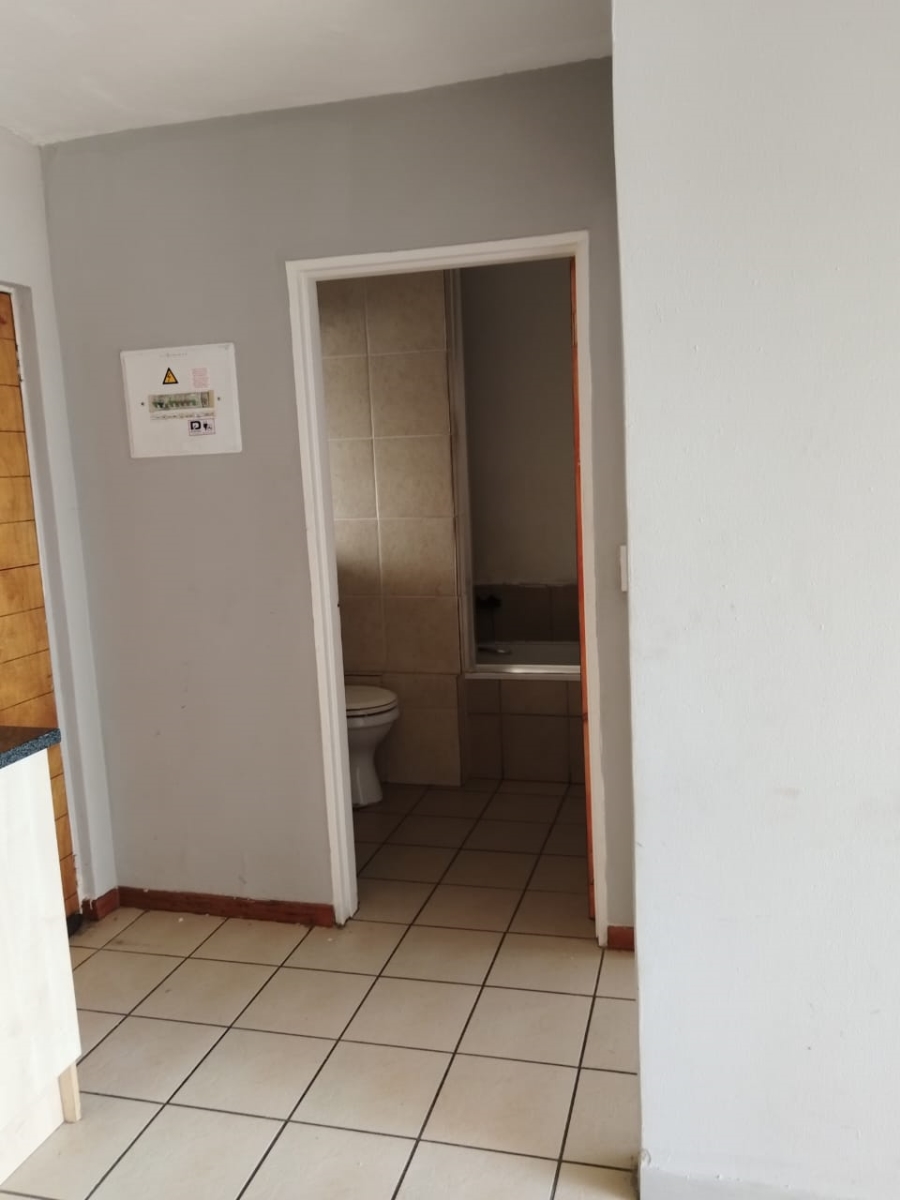 To Let 1 Bedroom Property for Rent in Esther Park Gauteng