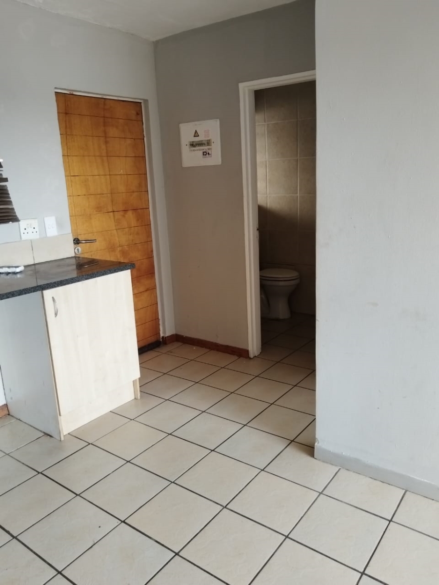 To Let 1 Bedroom Property for Rent in Esther Park Gauteng