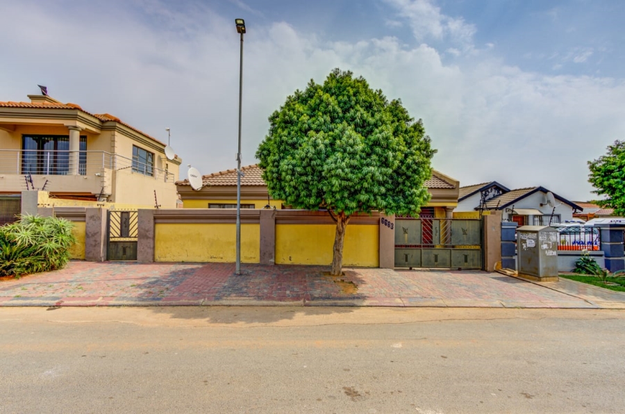 3 Bedroom Property for Sale in Birchleigh Gauteng