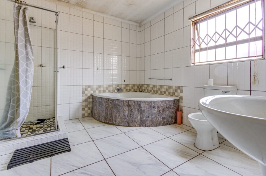 3 Bedroom Property for Sale in Birchleigh Gauteng