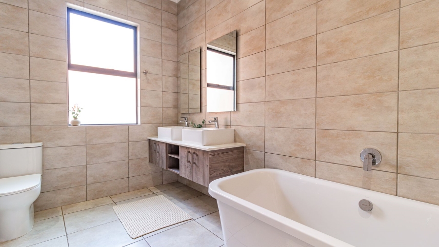 3 Bedroom Property for Sale in Six Fountains Residential Estate Gauteng