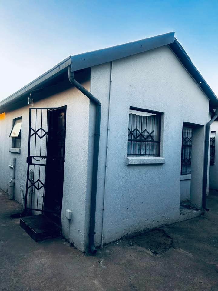 8 Bedroom Property for Sale in Birch Acres Gauteng