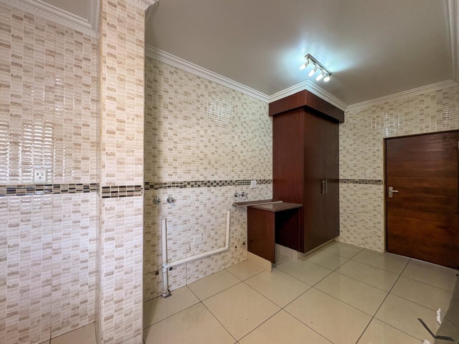 5 Bedroom Property for Sale in Helderwyk Gauteng