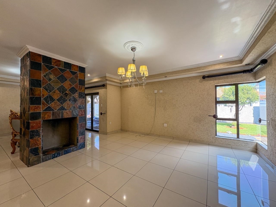 5 Bedroom Property for Sale in Helderwyk Gauteng