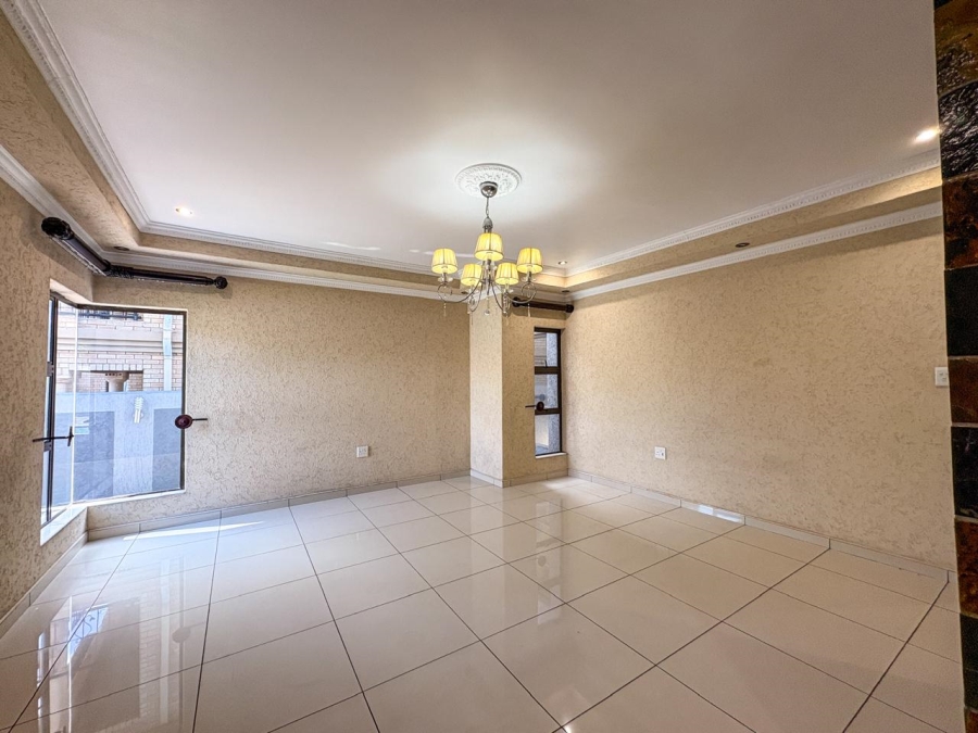 5 Bedroom Property for Sale in Helderwyk Gauteng