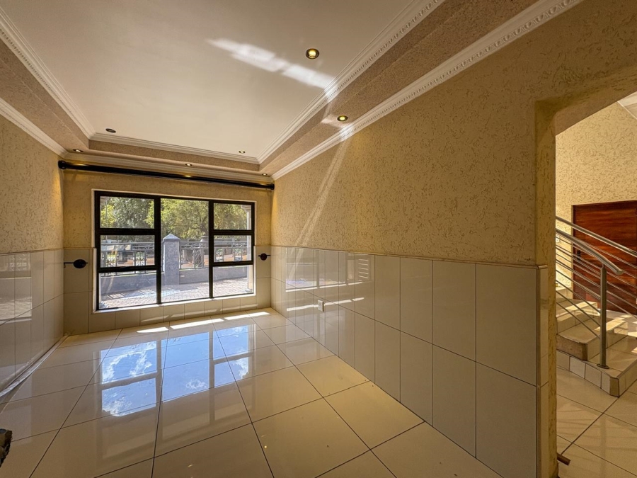 5 Bedroom Property for Sale in Helderwyk Gauteng