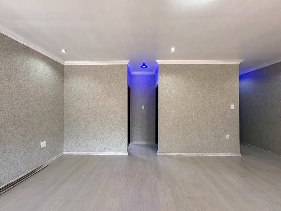 5 Bedroom Property for Sale in Helderwyk Gauteng