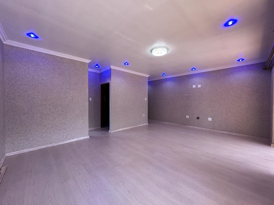 5 Bedroom Property for Sale in Helderwyk Gauteng