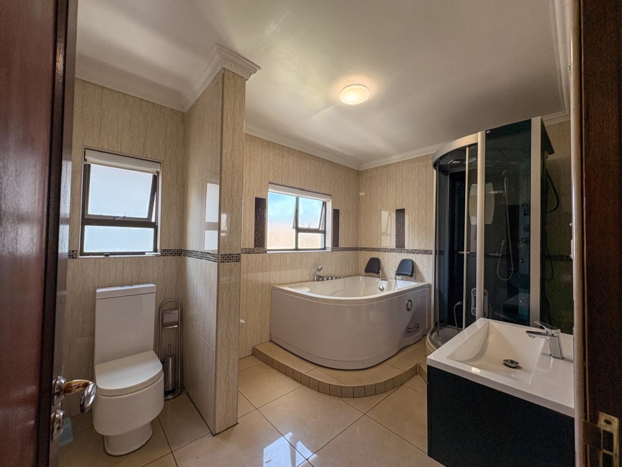 5 Bedroom Property for Sale in Helderwyk Gauteng