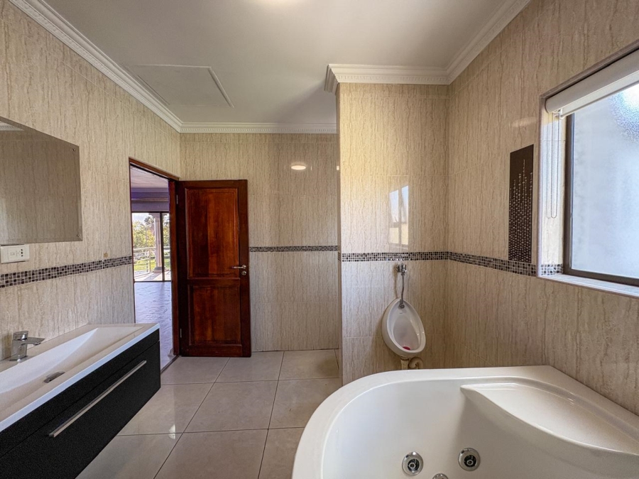 5 Bedroom Property for Sale in Helderwyk Gauteng
