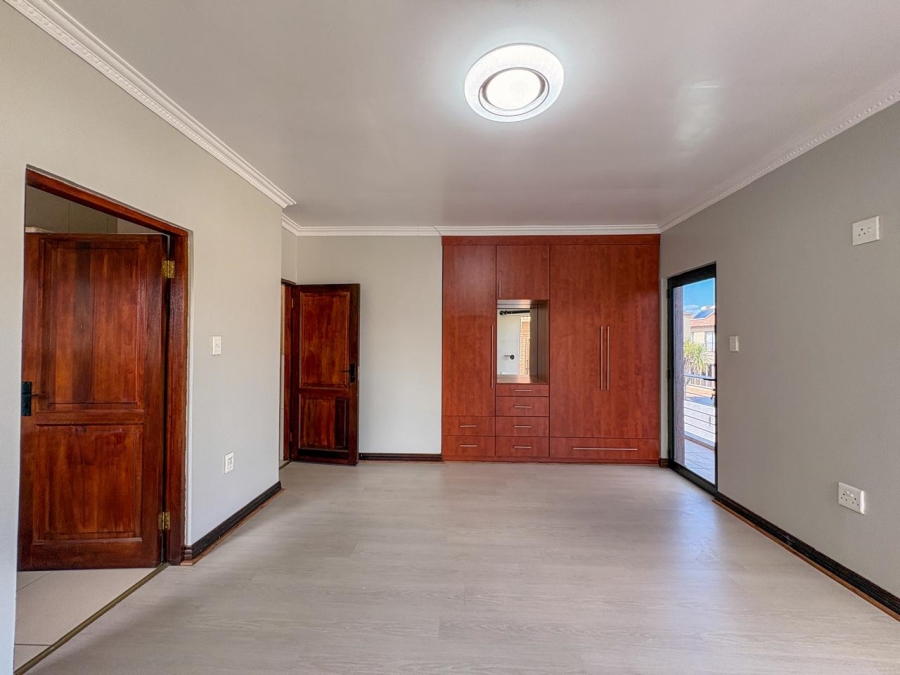 5 Bedroom Property for Sale in Helderwyk Gauteng