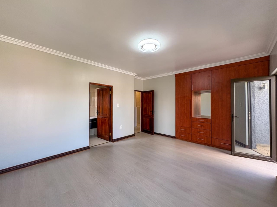 5 Bedroom Property for Sale in Helderwyk Gauteng