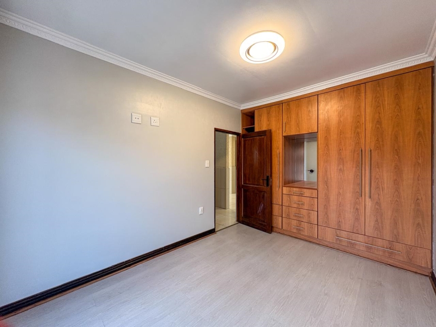 5 Bedroom Property for Sale in Helderwyk Gauteng