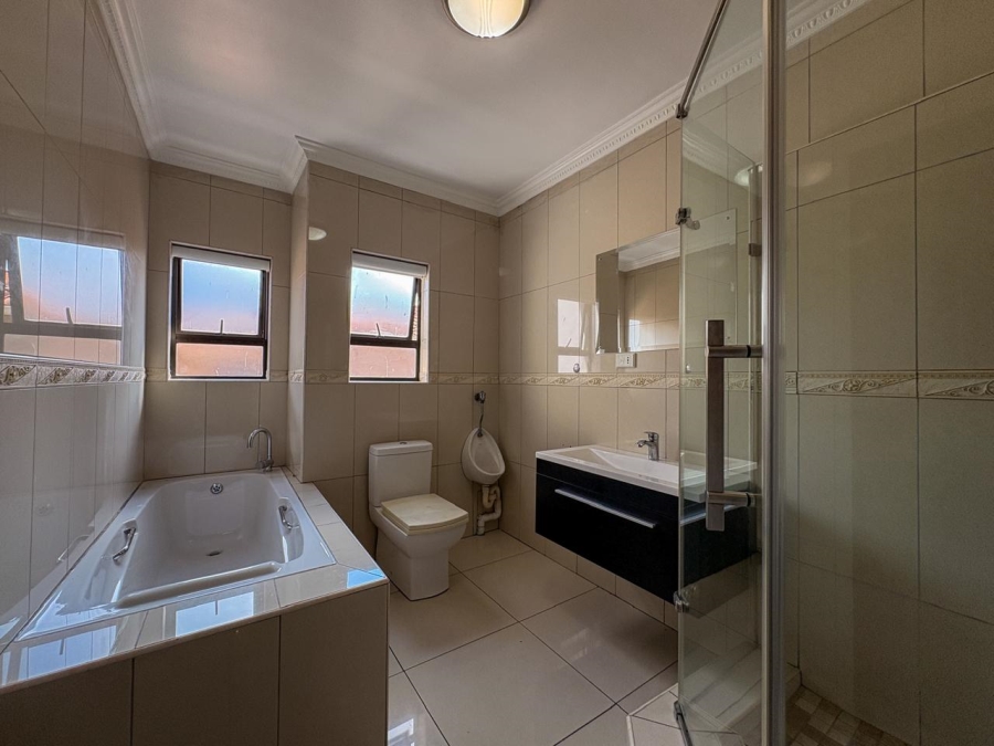 5 Bedroom Property for Sale in Helderwyk Gauteng