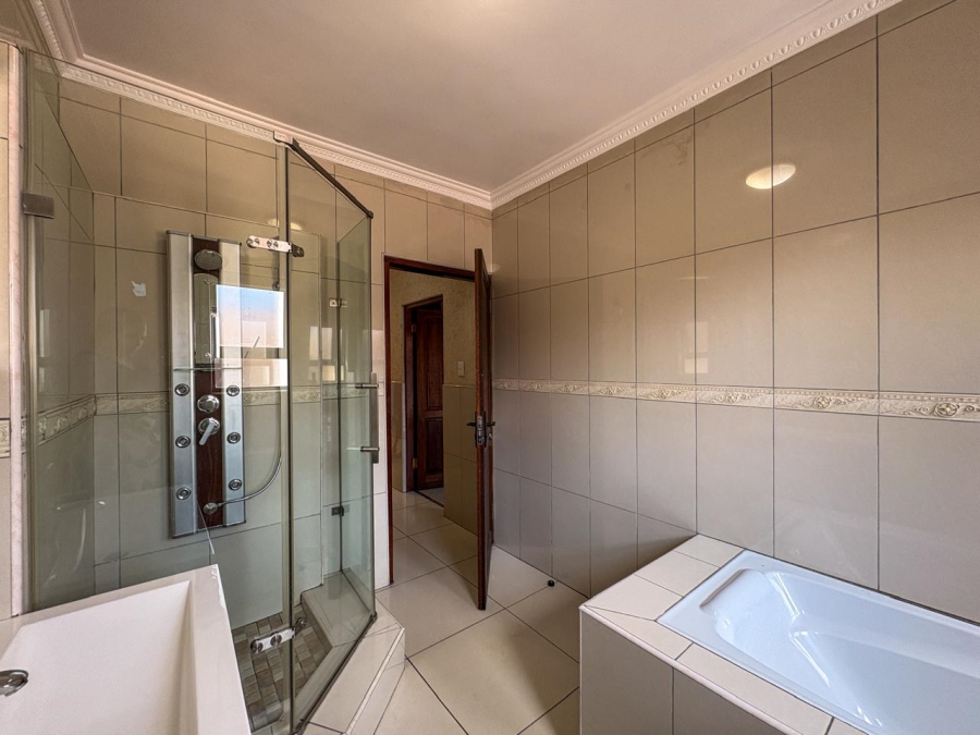 5 Bedroom Property for Sale in Helderwyk Gauteng