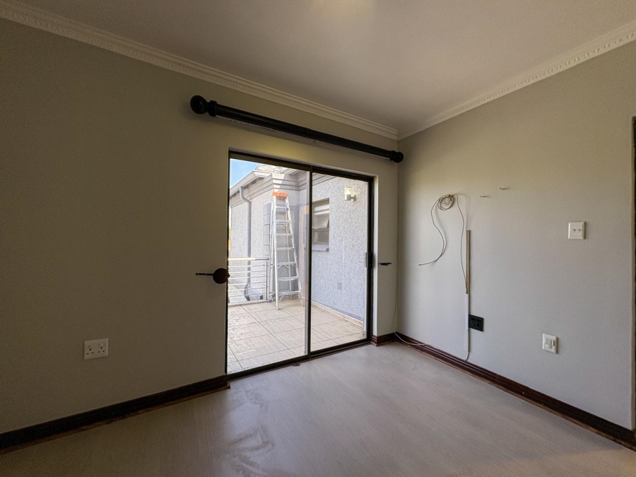 5 Bedroom Property for Sale in Helderwyk Gauteng