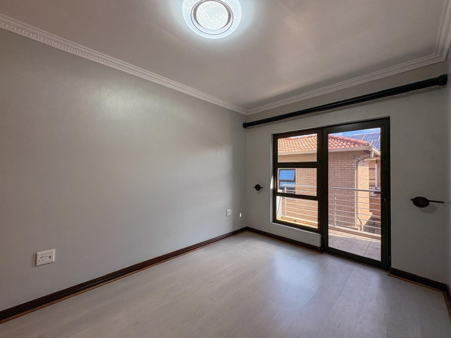 5 Bedroom Property for Sale in Helderwyk Gauteng