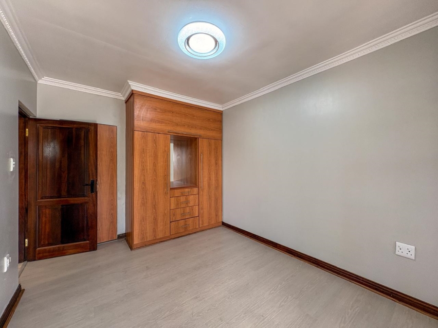 5 Bedroom Property for Sale in Helderwyk Gauteng